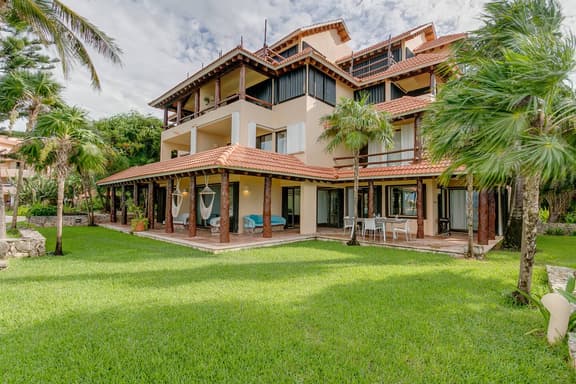 Front Beach 3 bedroom cozy apartment / 8 guests - Image 1